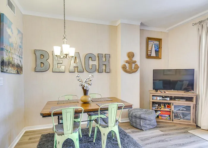 Holiday home W/ Balcony: 2 Mi To Morgan! *