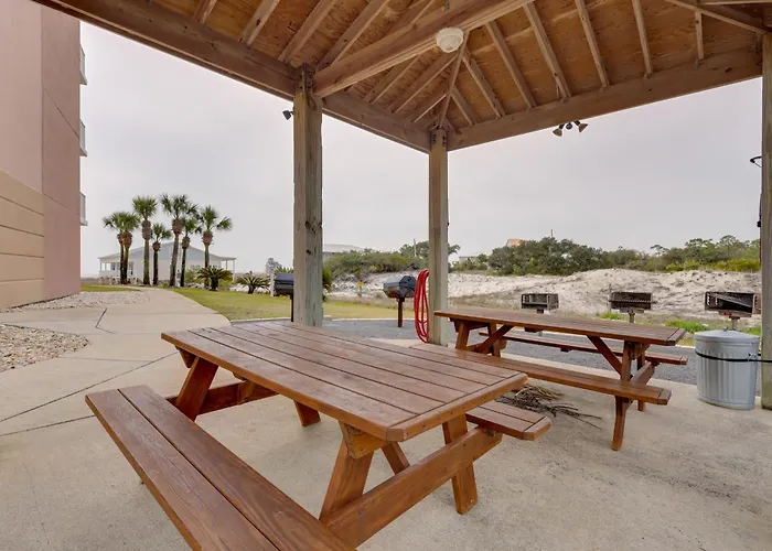 Holiday home W/ Balcony: 2 Mi To Morgan! Gulf Shores